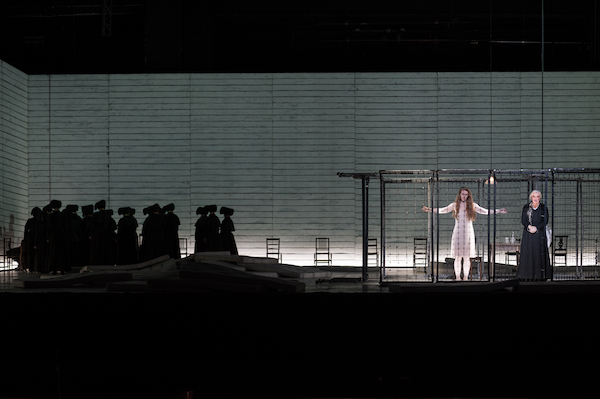 Jenufa_Cornelia-Beskow-Jenufa-Karita-Mattila-Kostelncka_ph-Fabrizio-Sansoni-Opera-di-Roma-2024